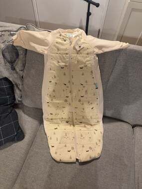 NEW ergoPouch Sleep Suit Bag 2.5 TOG Yellow Dog Print
